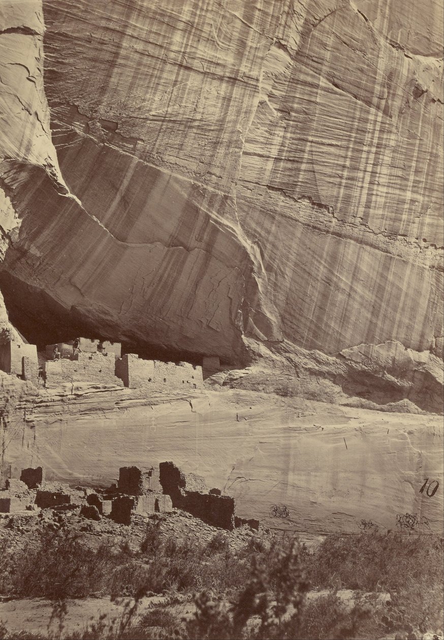 أطلال أثرية في Cañon de Chelle ، نيو مكسيكو بواسطة تيموثي إتش أوسوليفان