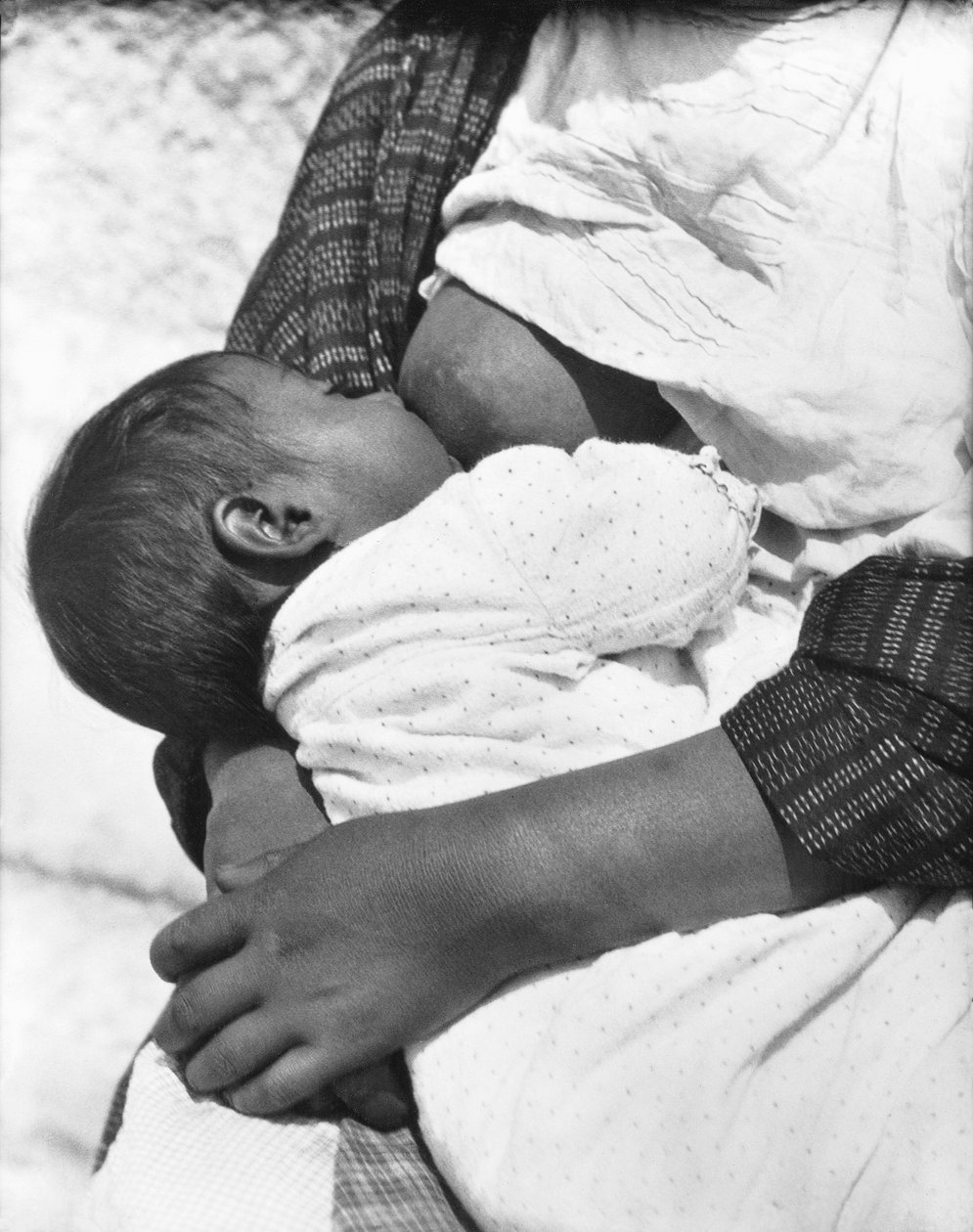 تمريض الأطفال (كونشيتا مع والدتها لوز جيمينيز) ، مكسيكو سيتي ، 1926 بواسطة تينا مودوتي