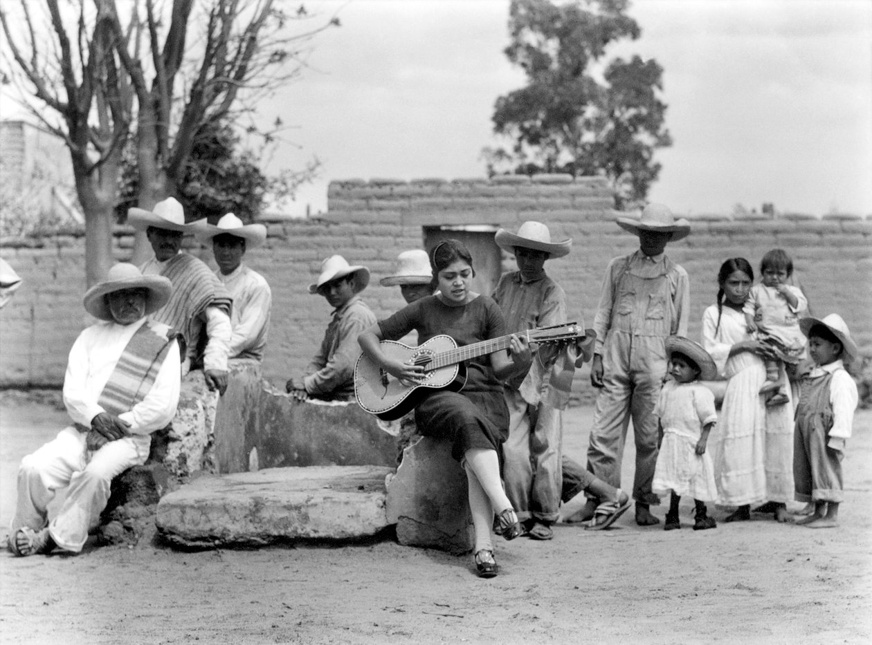 كونشا ميشيل مع كامبيسينوس ، المكسيك ، ج .1927 بواسطة تينا مودوتي