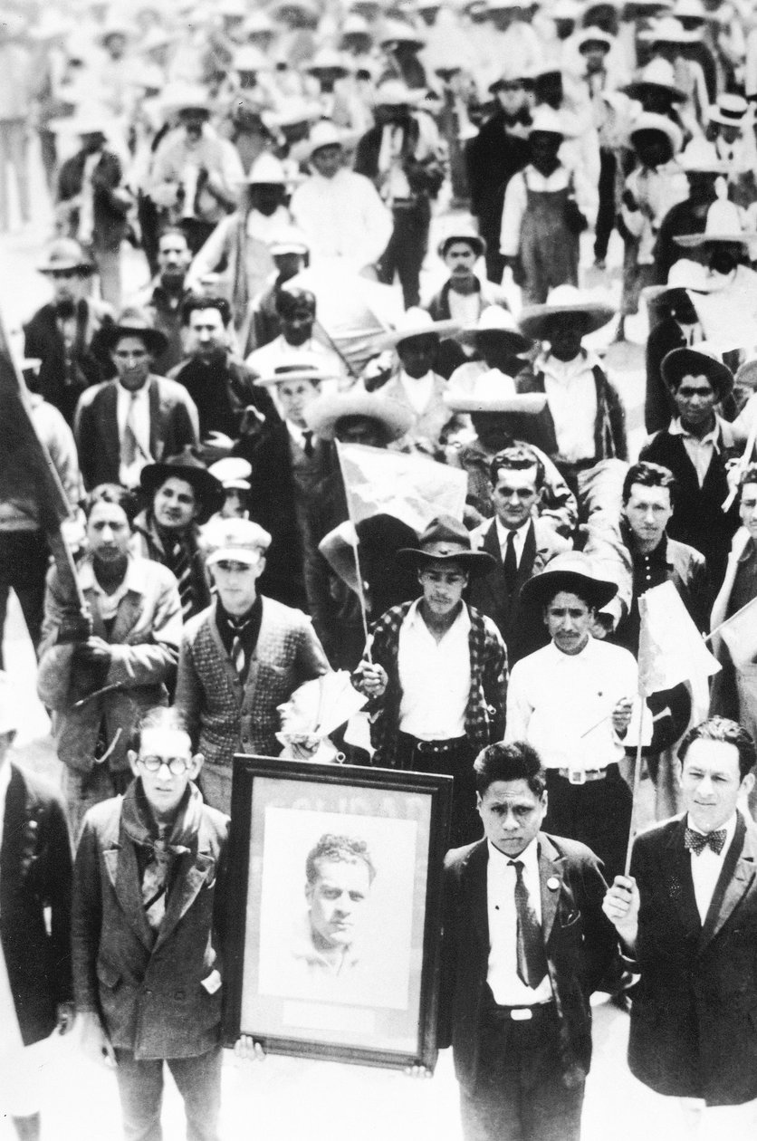 عرض من المساعدة الدولية ، مع صورة لخوليو أنطونيو ميلا ، تيزويوكا (هيدالغو) ، 4 أبريل 1929 بواسطة تينا مودوتي