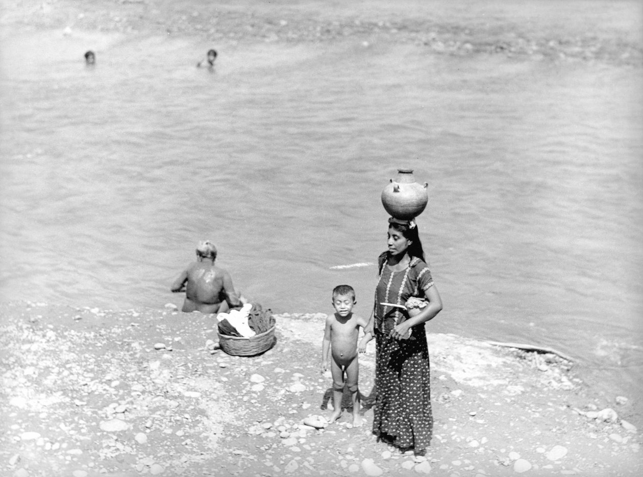 الغسل عند النهر بالقرب من تيهوانتيبيك ، المكسيك ، 1929 بواسطة تينا مودوتي