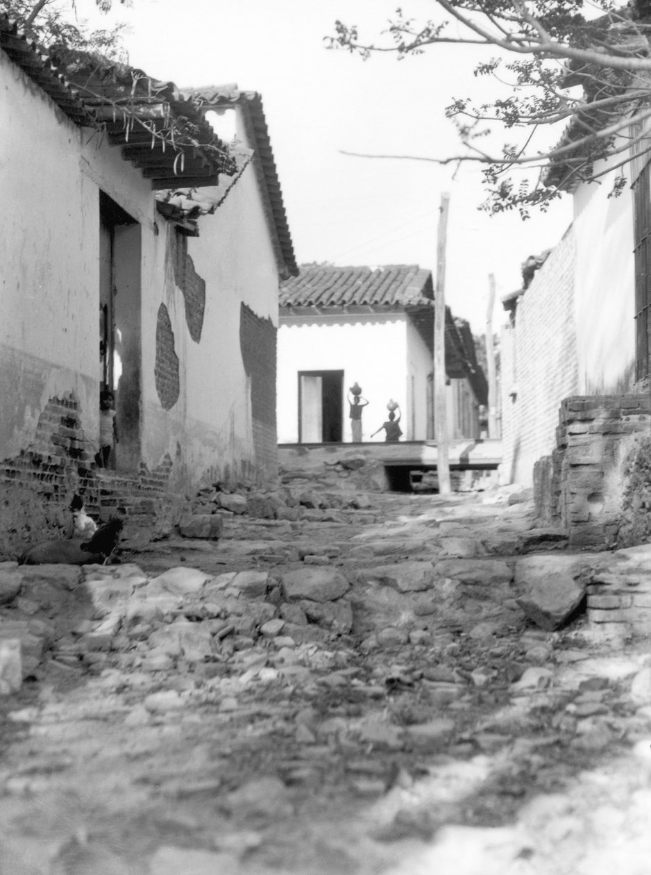النساء في تيهوانتيبيك ، المكسيك ، 1929 بواسطة تينا مودوتي