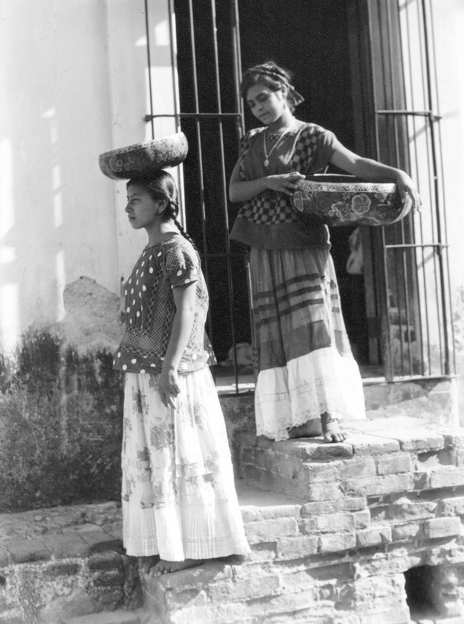 النساء في تيهوانتيبيك ، المكسيك ، 1929 بواسطة تينا مودوتي