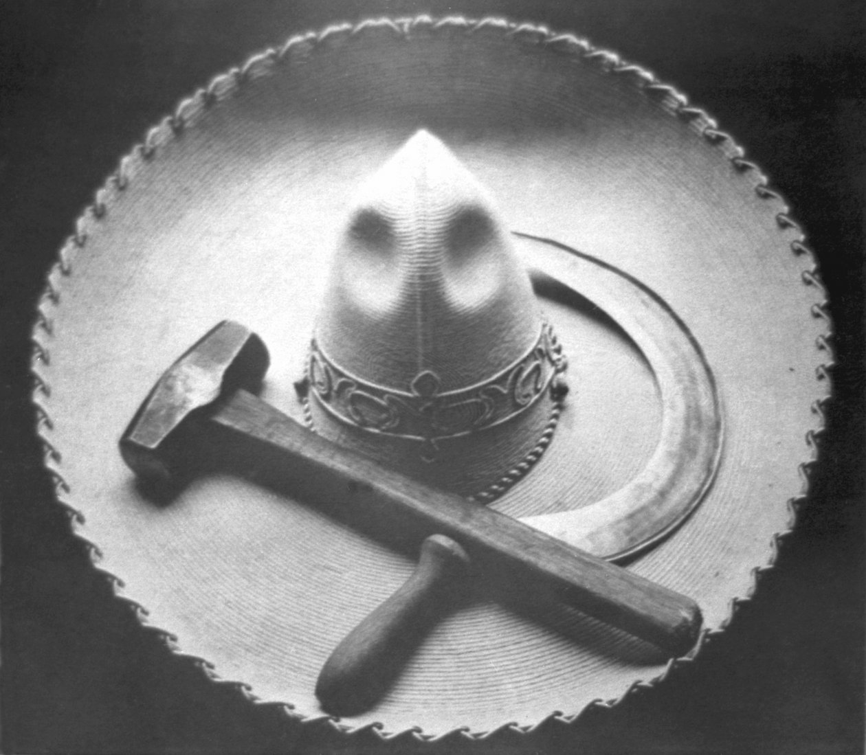 الثورة المكسيكية: Sombrero with Hammer and Sickle ، مكسيكو سيتي ، 1927 بواسطة تينا مودوتي