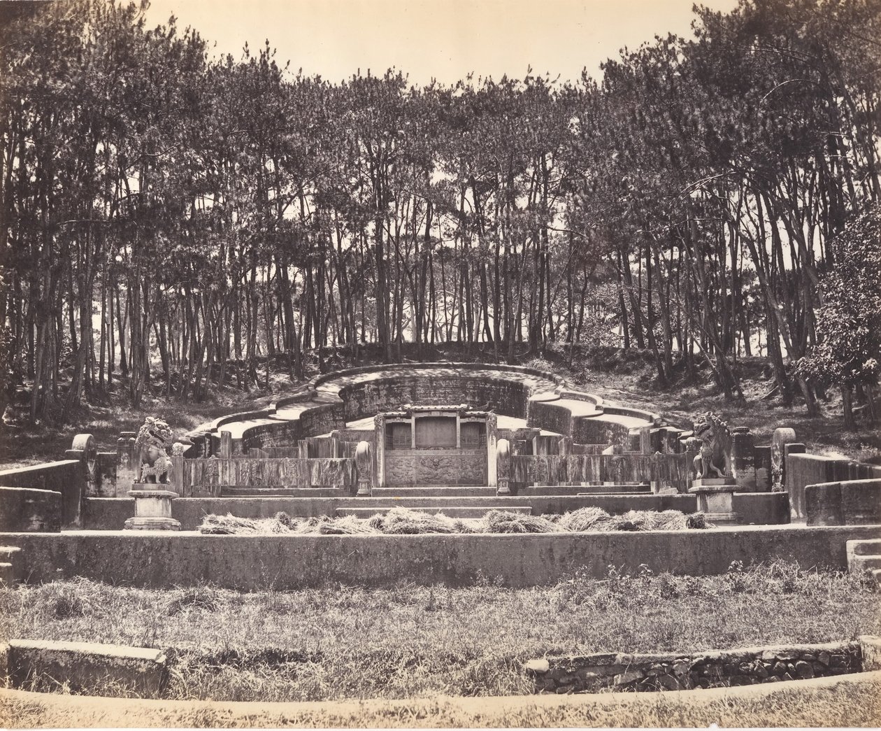 Mandarin Grave at Foochow، ca. ماندرين جريف في فوتشو ، كاليفورنيا. 1869. بواسطة تونغ هينج.