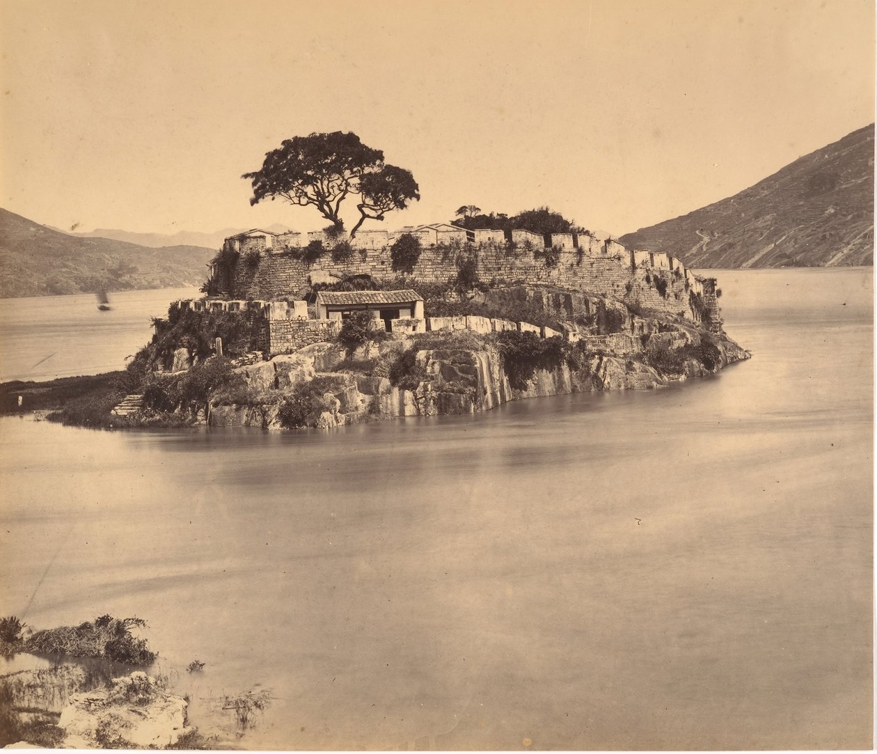 مينج غام باس نهر مين ، كاليفورنيا. 1869. بواسطة تونغ هينج.
