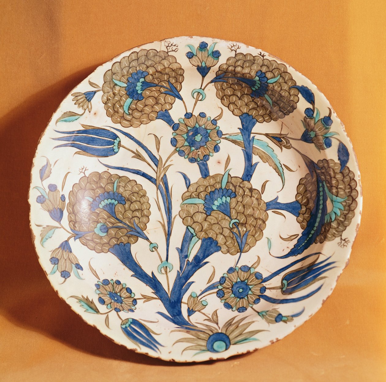طبق Isnik من الفخار ، c.1520-50 بواسطة المدرسة التركية