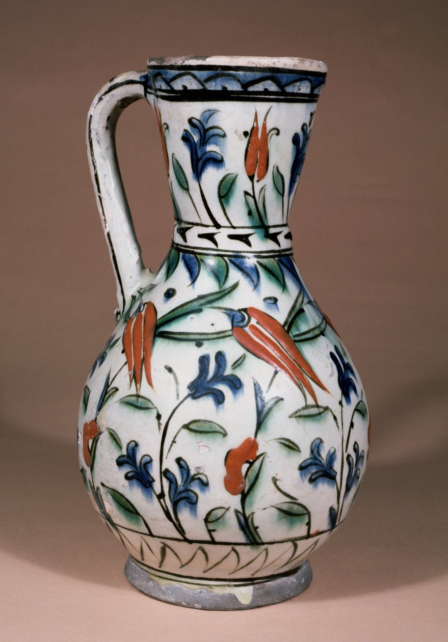 إبريق بزخرفة حمراء ، Iznik (آنية فخارية) بواسطة المدرسة التركية