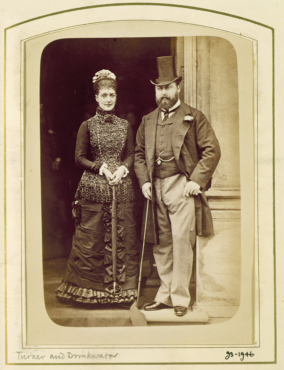 صورة للملك إدوارد السابع (1841-1910) وزوجته الملكة ألكسندرا (1844-1925) (صورة بني داكن) بواسطة تورنر ومياه الشرب