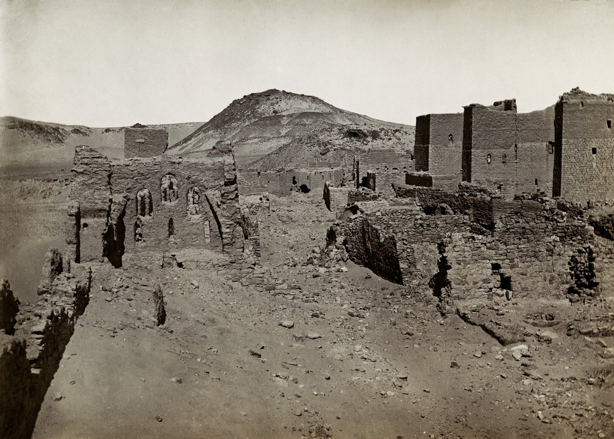 دير القديس سمعان، يُرى من منطقة المدرجات إلى الجنوب الغربي، أسوان، مصر، تصوير أوغو مونيريه دي فيلارد بواسطة أوغو مونيريت دي فيلارد
