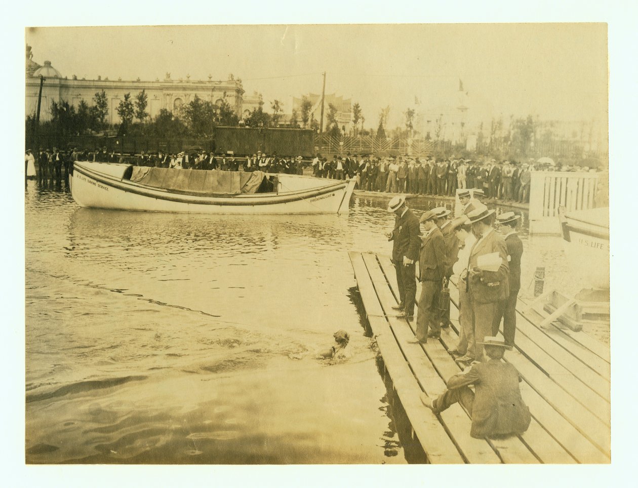 1904 دورة الالعاب الاولمبية - دانييلز من نادي نيويورك الرياضي يفوز بسباحة 440 ياردة بواسطة غير معروف غير معروف