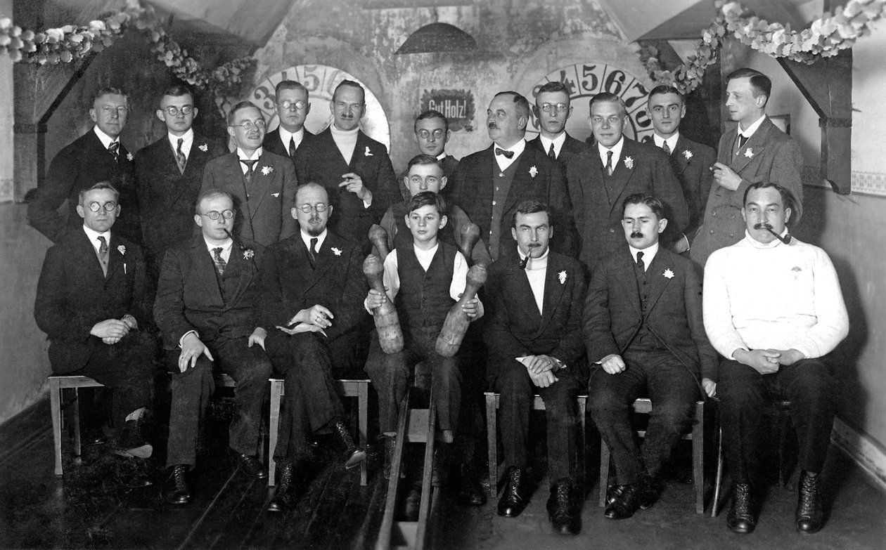 علماء الأحياء الحرب المتوسطة في نهاية عام 1927 البولينج مع الأكاديميين بواسطة غير معروف غير معروف