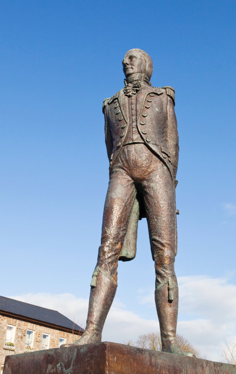 بانتري ، غرب كورك ، أيرلندا. تمثال Theobald Wolfe Tone ، 1763 - 1798 ، الثوري الأيرلندي والعضو المؤسس للأيرلنديين المتحدين الذي يعتبر أبًا للجمهورية الأيرلندية. تمثال منحوت من قبل J بواسطة غير معروف غير معروف