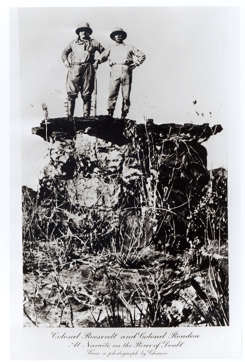 العقيد روزفلت والعقيد روندون في نافايت على نهر الشك ، من صورة لشيري ، 1898 (نوع وودبيري) بواسطة غير معروف غير معروف