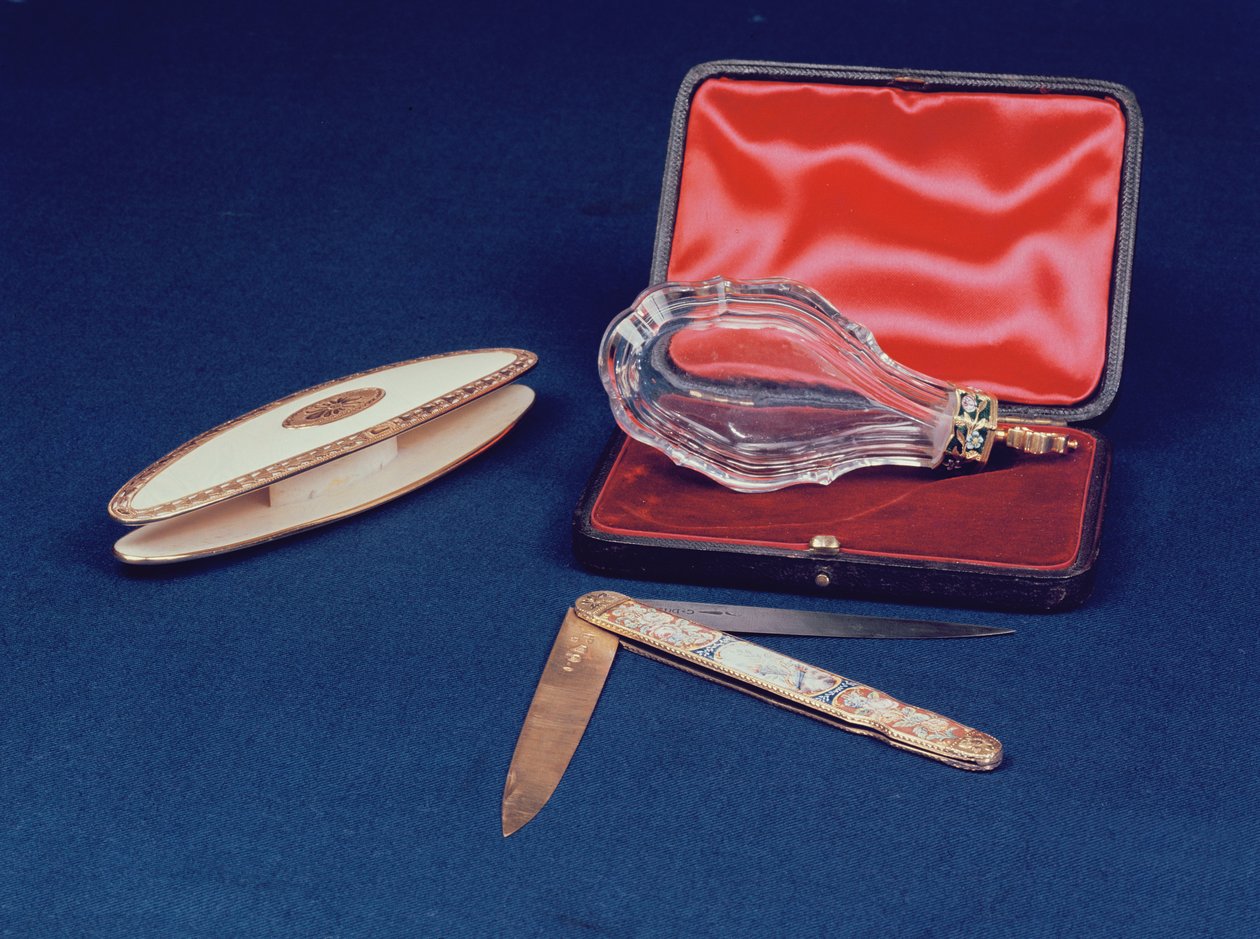 زجاجة عطر من الذهب والذهب. سكين مكوك ومشبك فرنسي 1750 بواسطة غير معروف غير معروف