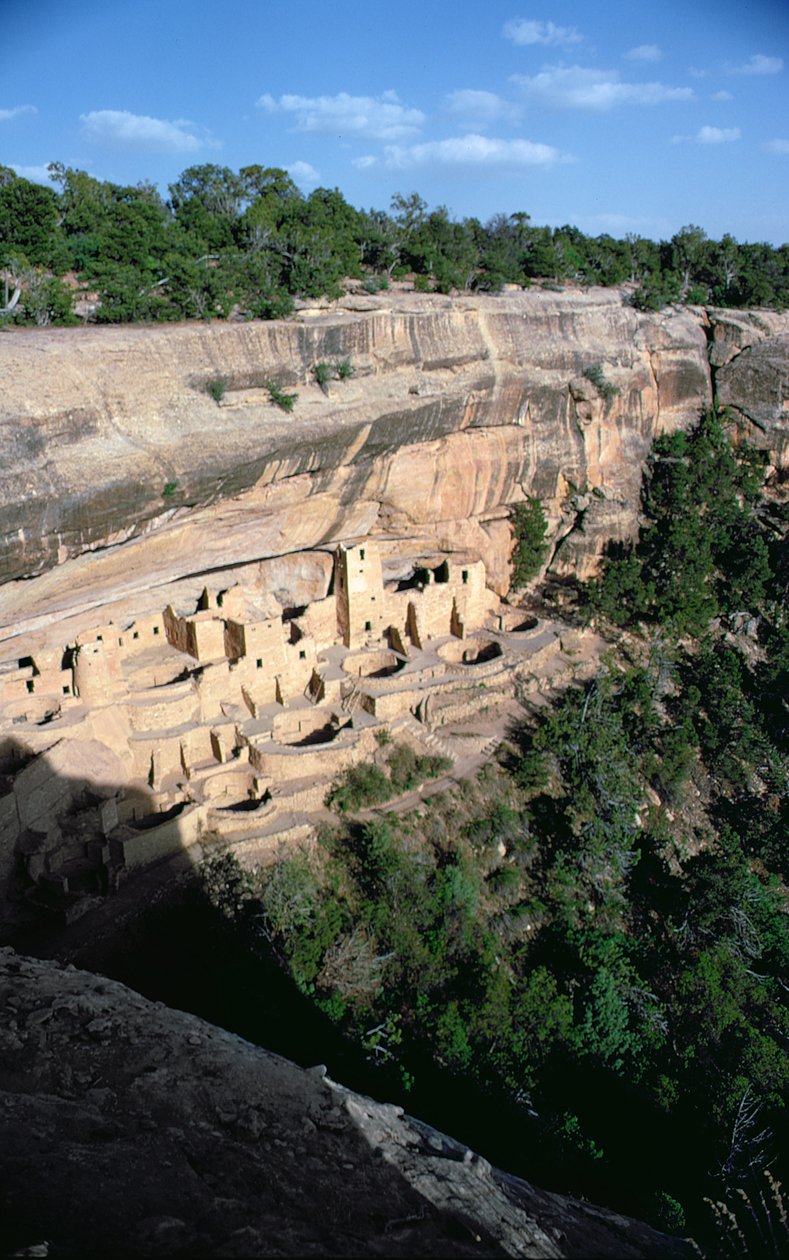 Pueblo Indian cliff مساكن بنيت في القرنين 11 و 14 بواسطة غير معروف غير معروف