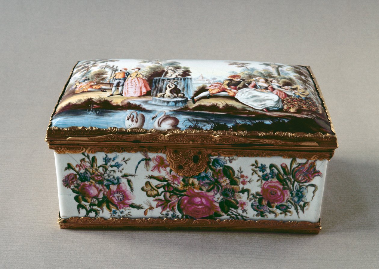 Snuffbox ، مينا c.1750 مع تركيب مذهّب بواسطة غير معروف غير معروف