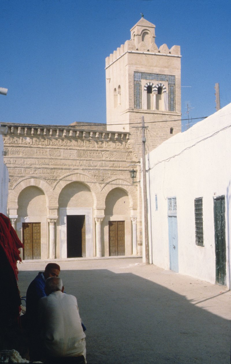مسجد الأبواب الثلاثة ، ربما الأغالبة ، القرن التاسع بواسطة غير معروف غير معروف