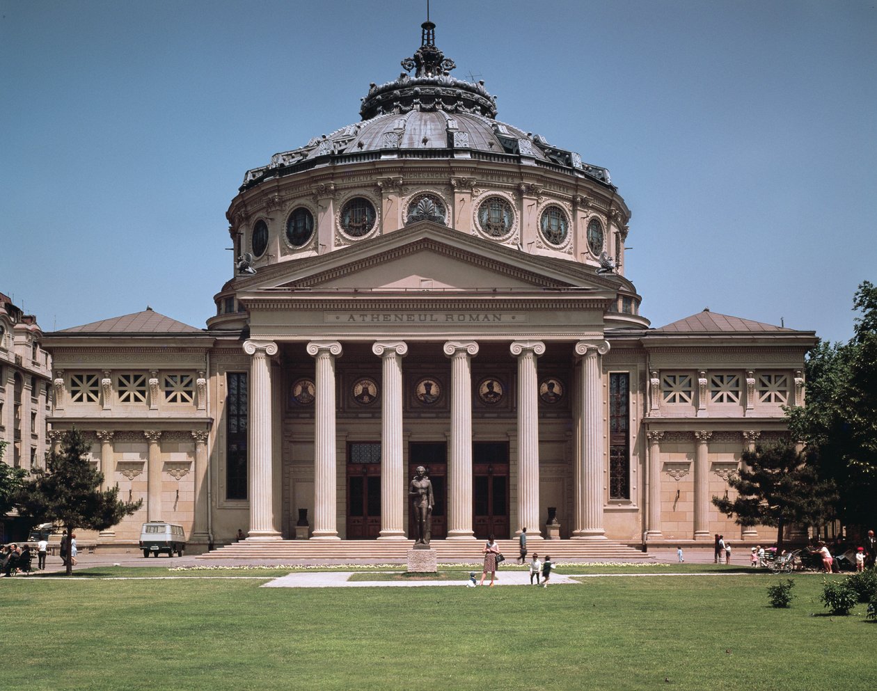 الرومانية Atheneum (Atheneul Roman) ، بوخارست ، رومانيا بواسطة غير معروف غير معروف