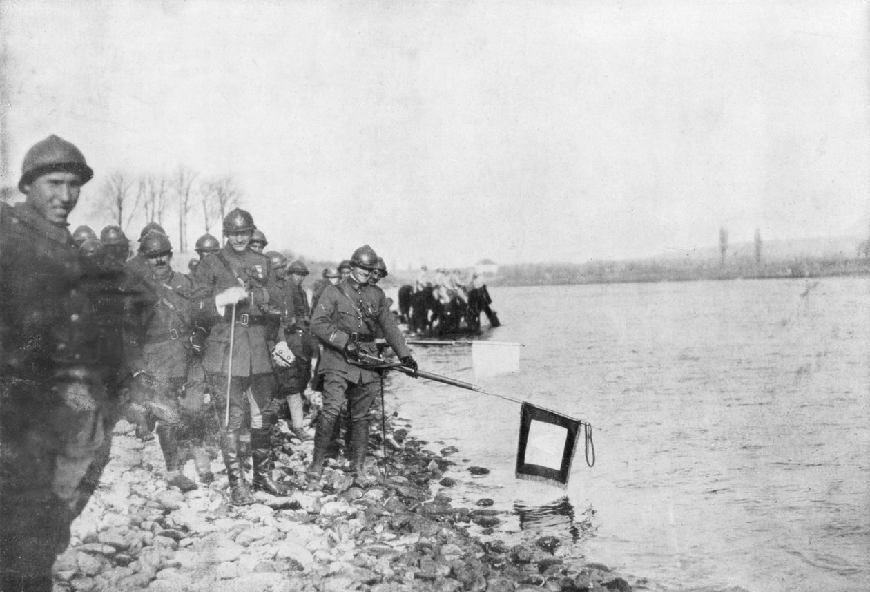القسم المغربي الثاني يغسل أعلامه في الراين ، هونينج ، الألزاس ، فرنسا ، 21 نوفمبر 1918 بواسطة غير معروف