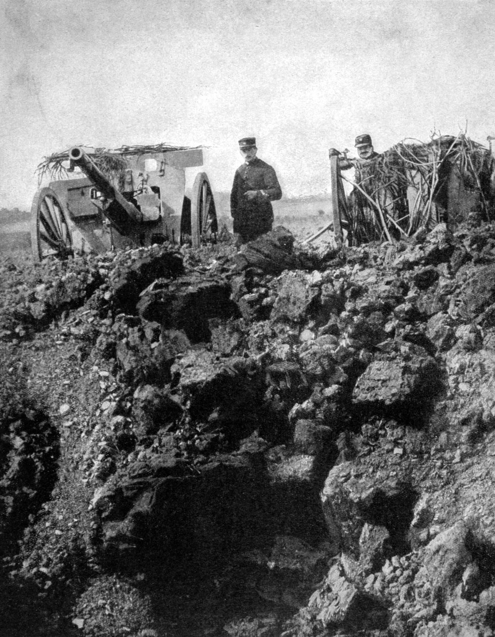 بطارية فرنسية من 75 لديها مخرج ضيق ، الحرب العالمية الأولى ، 1915 بواسطة غير معروف