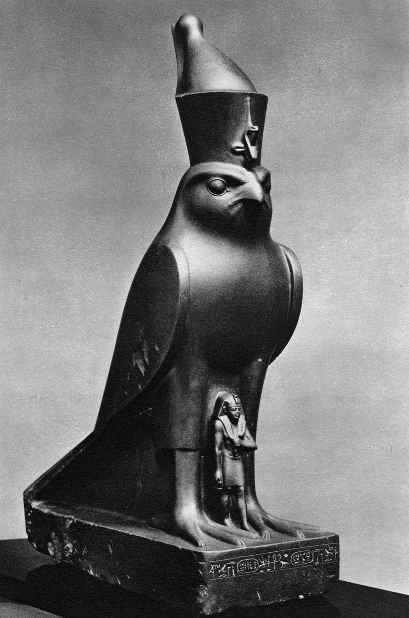 صقر حورس مع الملك Nectanebo I 380 قبل الميلاد - 362 قبل الميلاد ، c370 قبل الميلاد 1936 بواسطة غير معروف