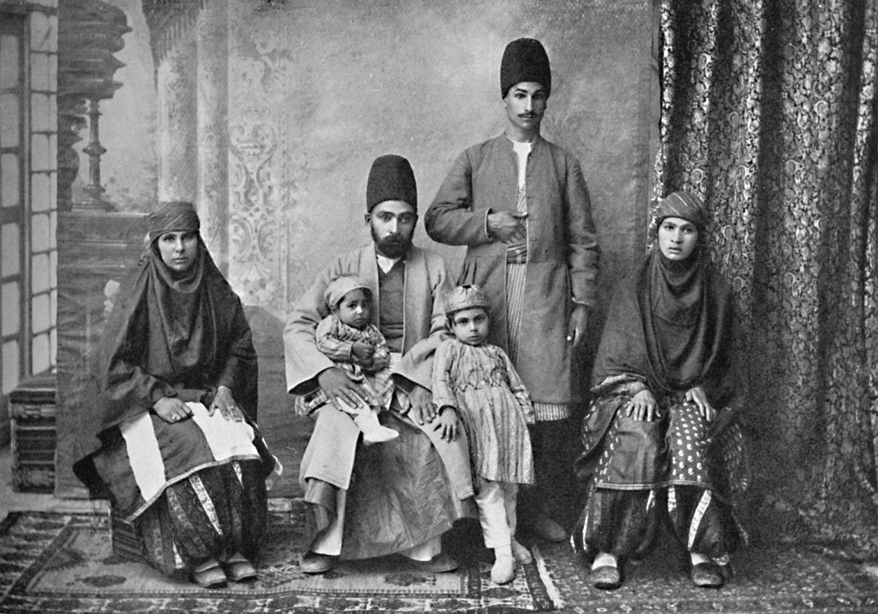عائلة فارسية فارسية 1902 بواسطة غير معروف