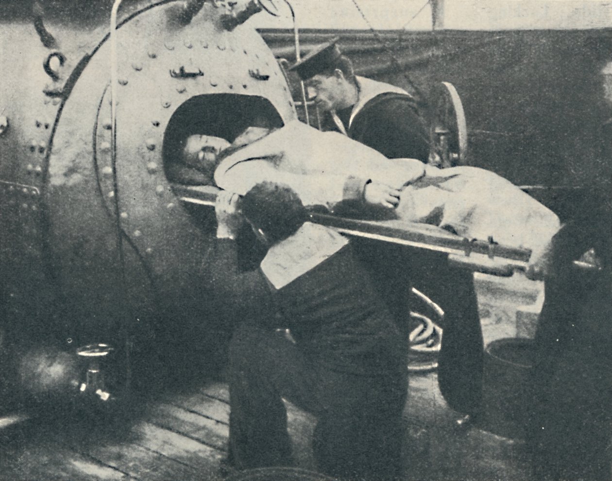 غرفة إعادة الضغط ، 1936 بواسطة غير معروف
