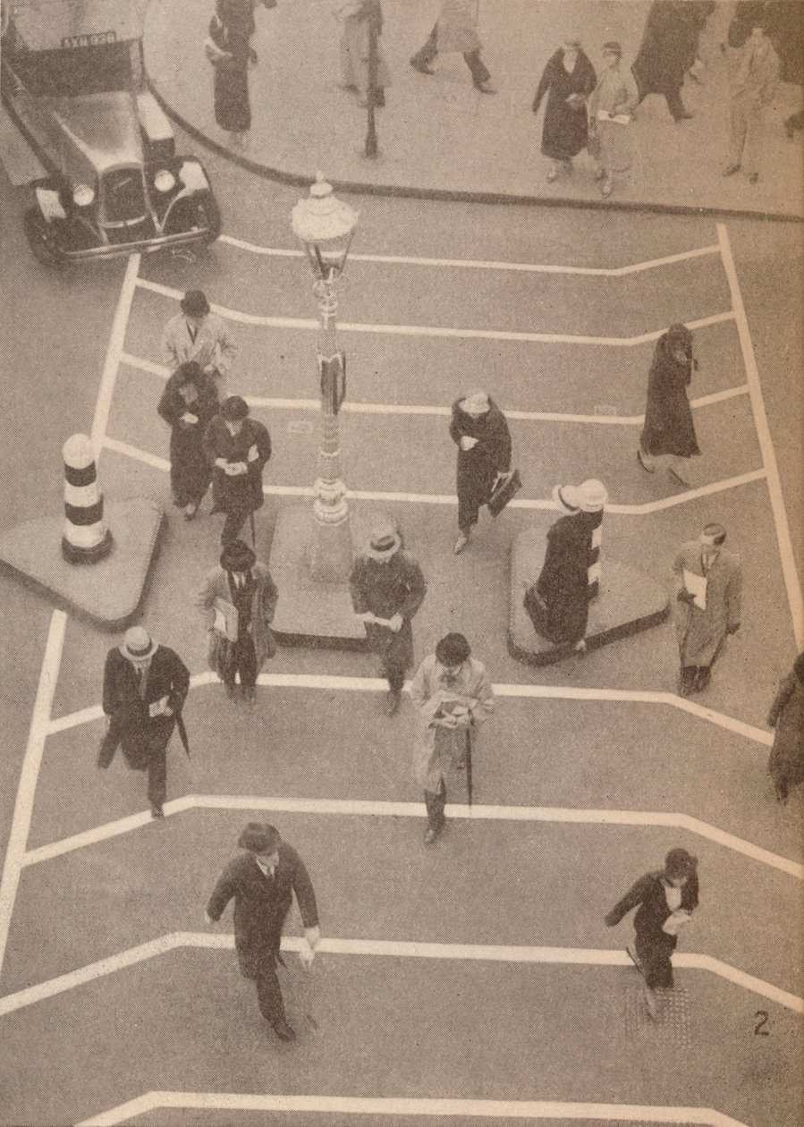 ممر أمان مقابل محطة تشارينج كروس ، c1934 ، 1935 بواسطة غير معروف