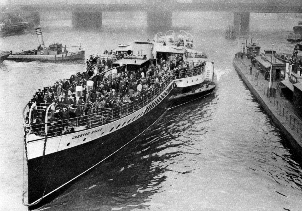 حشد من عطلة البنوك على متن سفينة بخارية متجهة إلى مارجيت ، لندن ، 1926-1927 بواسطة غير معروف