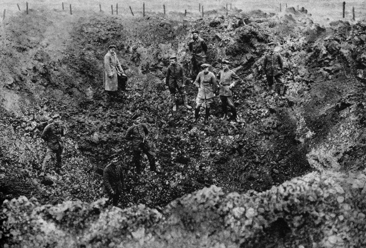 حفرة نجمت عن انفجار لغم ، الجبهة الغربية ، 1917 بواسطة غير معروف