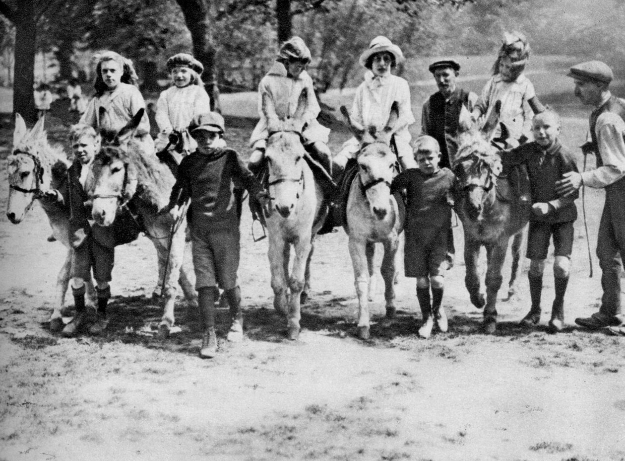 ركوب حمار في عطلة مصرفية في هامستيد هيث ، لندن ، 1926-1927 بواسطة غير معروف
