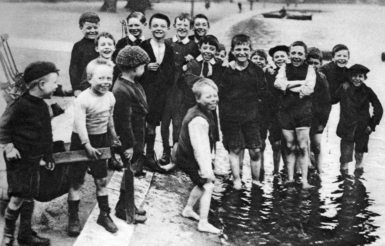 مجموعة من المجاذيف الصيفية في سربنتين ، لندن ، 1926-1927 بواسطة غير معروف