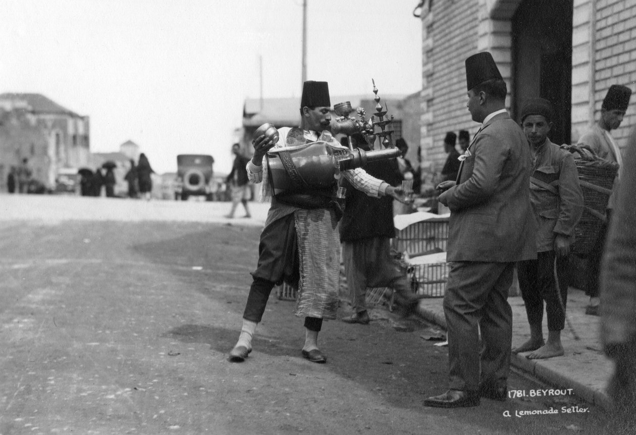 بائع ليمونادة ، بيروت ، لبنان ، c1920s-c1930s بواسطة غير معروف