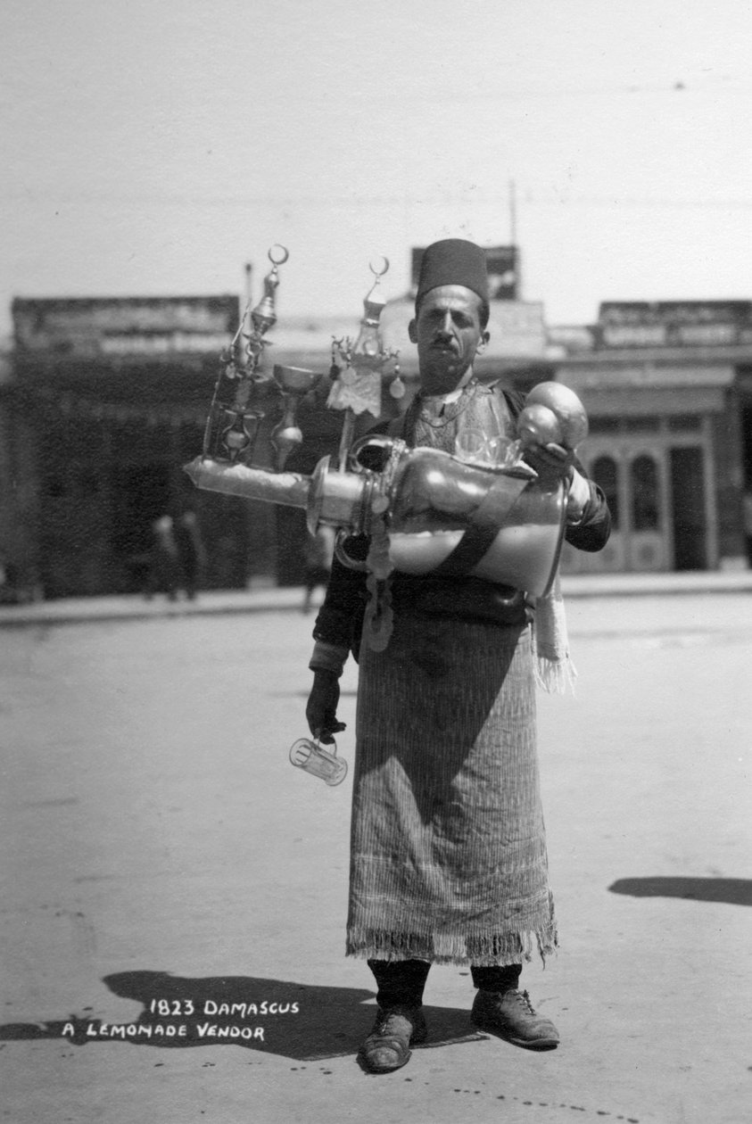 بائع عصير الليمون ، دمشق ، سوريا ، c1920s-c1930s بواسطة غير معروف