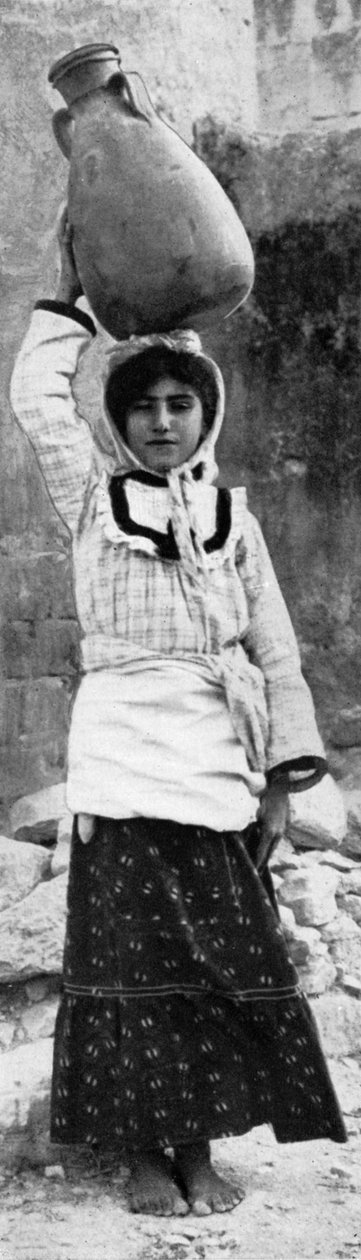خادمة الناصرة ، 1926 بواسطة غير معروف