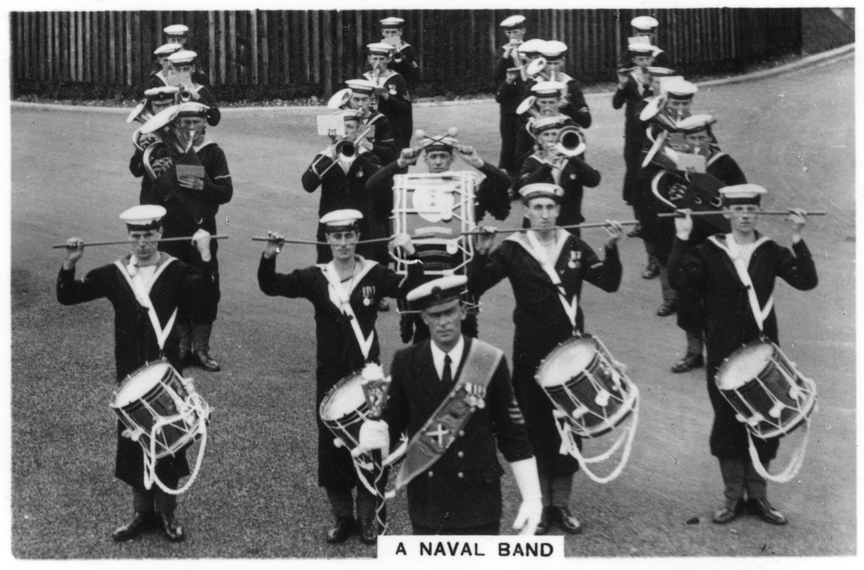 فرقة بحرية لمؤسسة HMS Vernon الشاطئية في بورتسموث ، 1937 بواسطة غير معروف