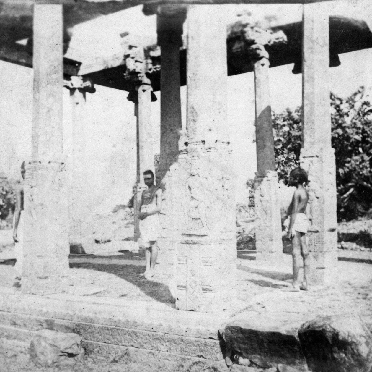 معبد مدمر بالقرب من مدراس ، الهند ، 1874 بواسطة غير معروف