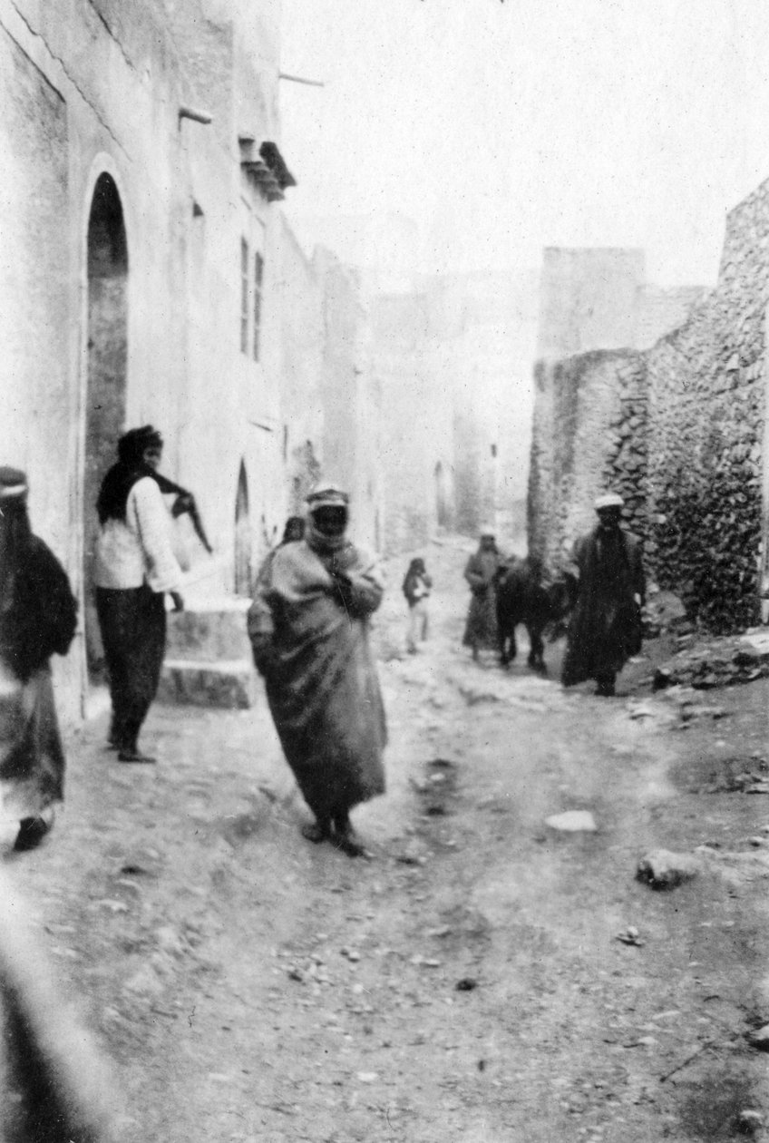 شارع في الموصل ، بلاد الرافدين ، 1918 بواسطة غير معروف