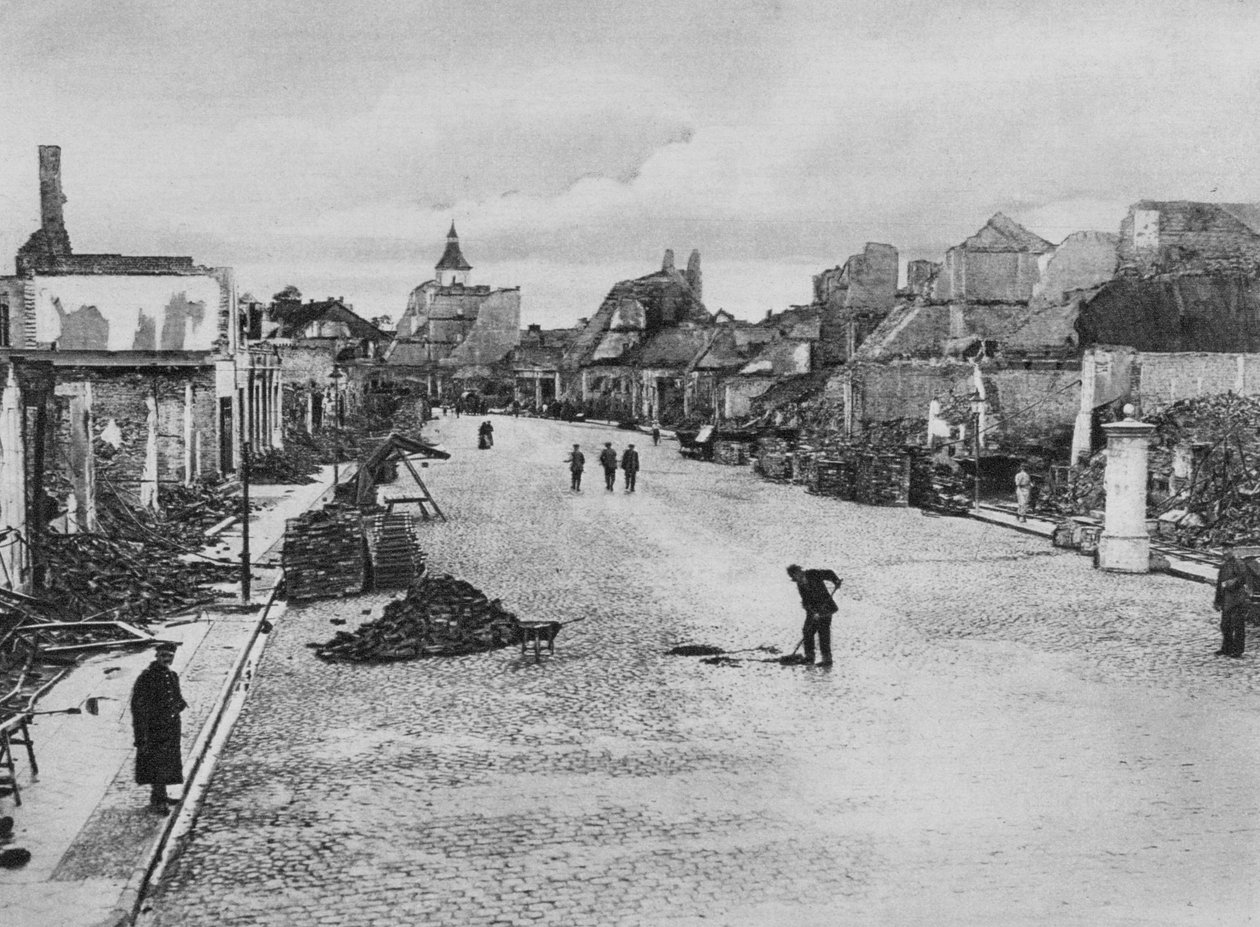 شارع في Ortelsburg ، بروسيا الشرقية ، الحرب العالمية الأولى ، أغسطس 1915 بواسطة غير معروف