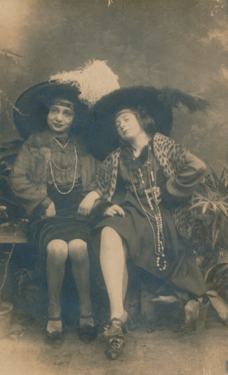 صورة استوديو لسيدين ، c1910 بواسطة غير معروف