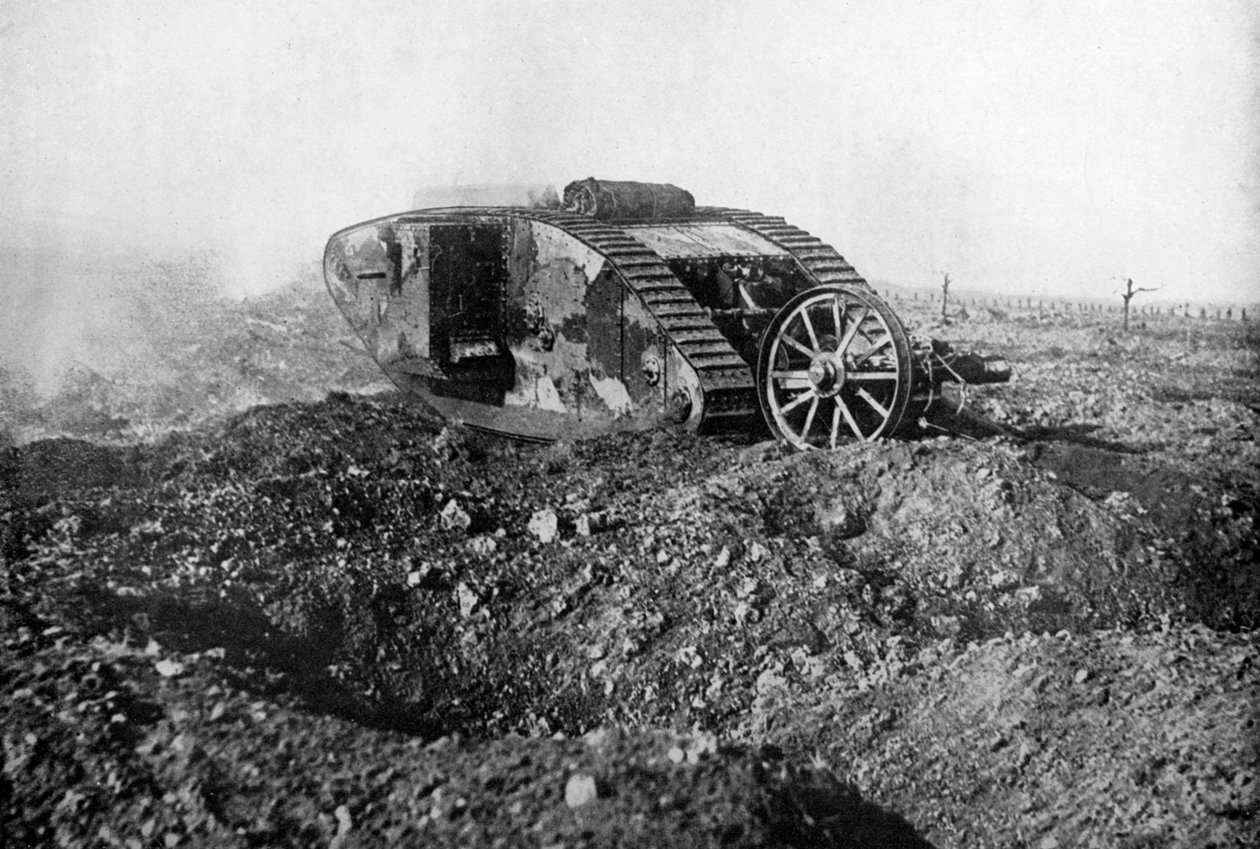 دبابة تعمل على الجبهة الغربية ، السوم ، فرنسا ، الحرب العالمية الأولى ، 1914-1918 ، c1920 بواسطة غير معروف