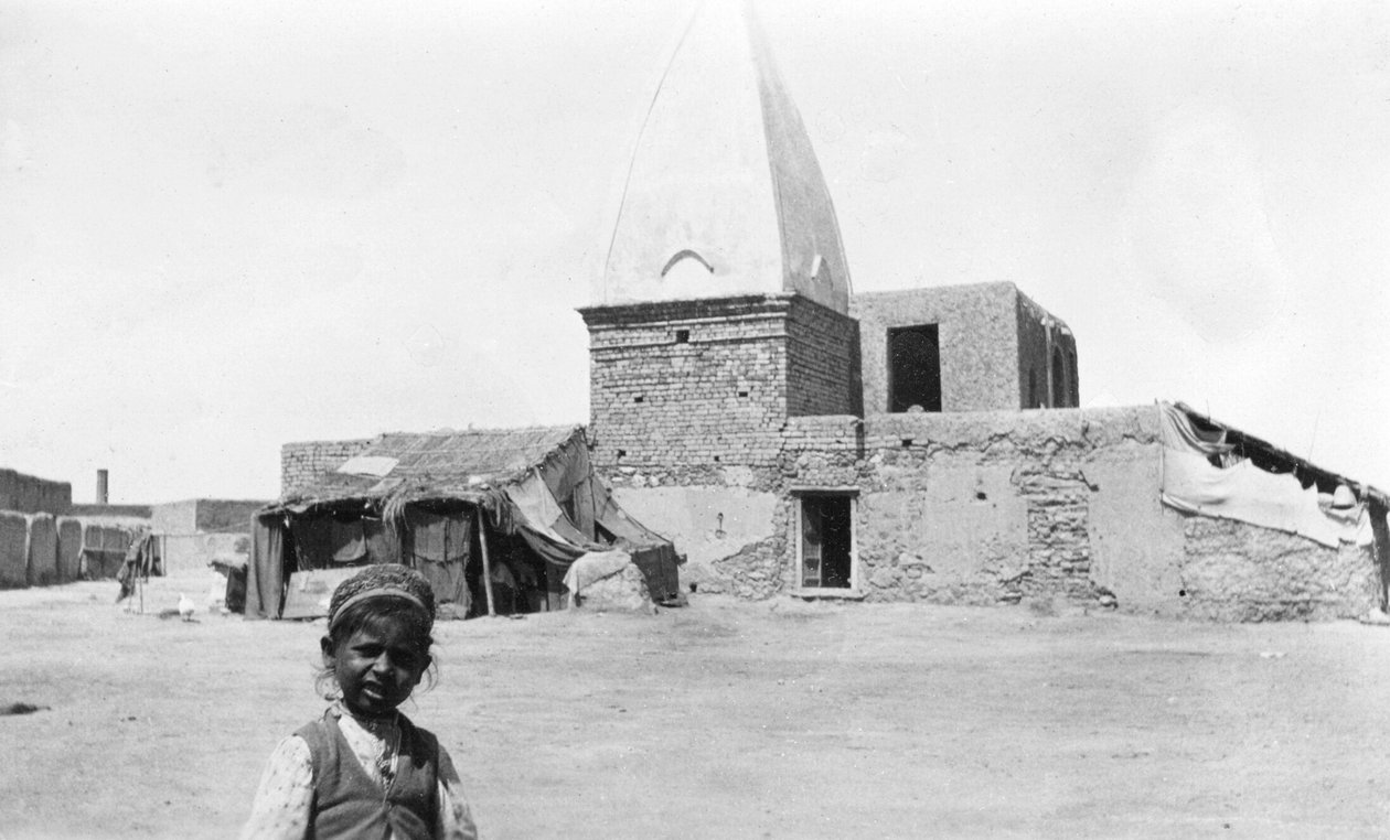 معبد في ناوشيرا ، الهند ، 1916-1917 بواسطة غير معروف