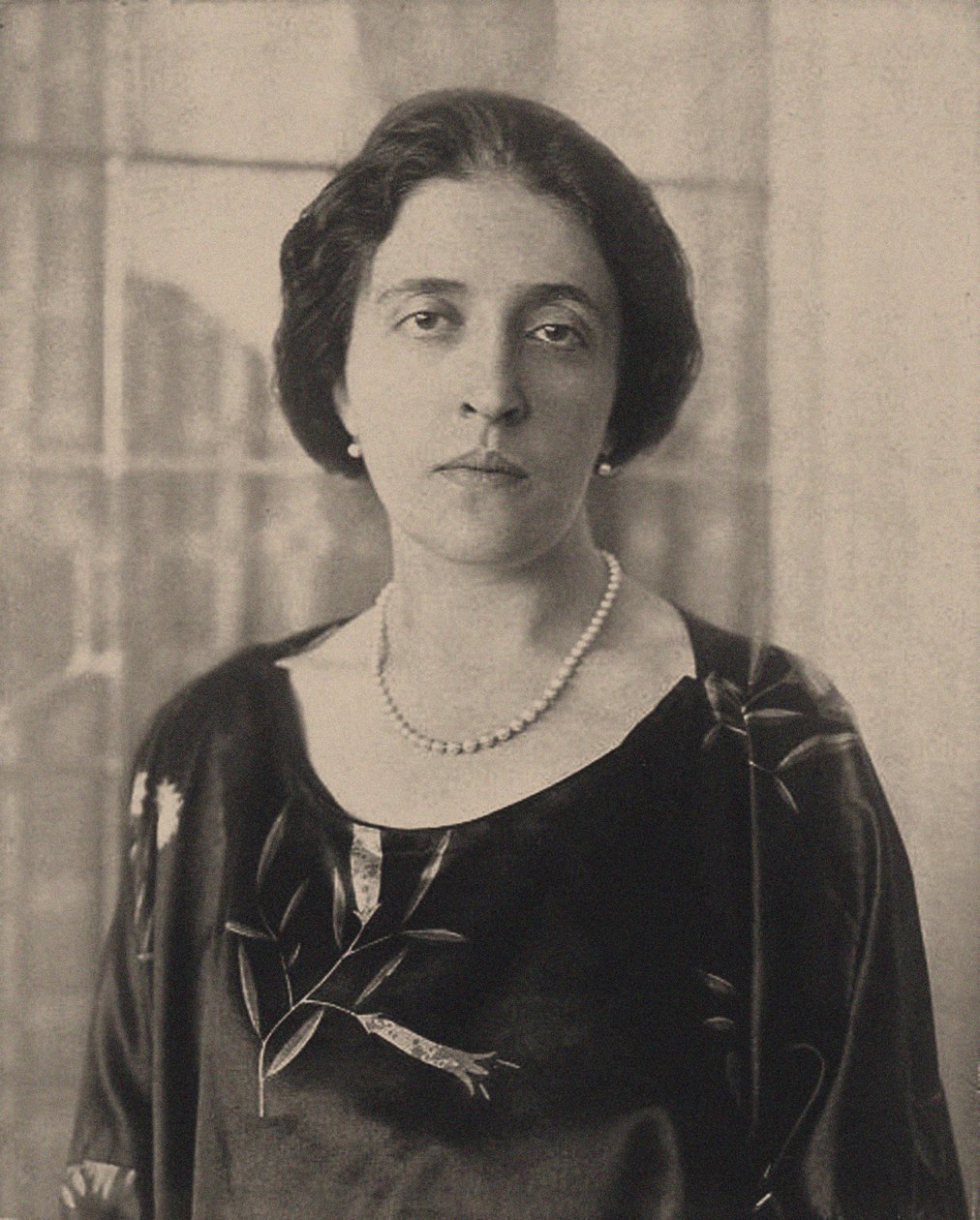 أديل بلوخ باور 1881-1925 ، ج. 1915 بواسطة غير معروف