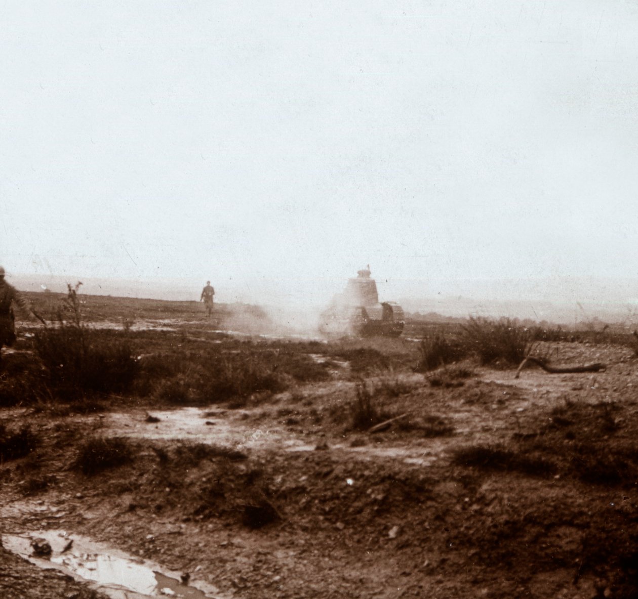 التقدم مع الدبابات ، c1914-c1918 بواسطة غير معروف