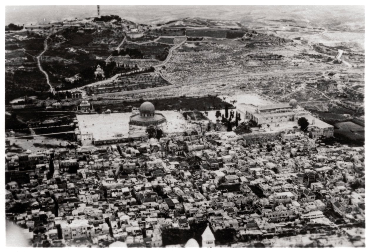 منظر جوي لمسجد عمر ، القدس ، فلسطين ، من زيبلين ، 1931 1933 بواسطة غير معروف