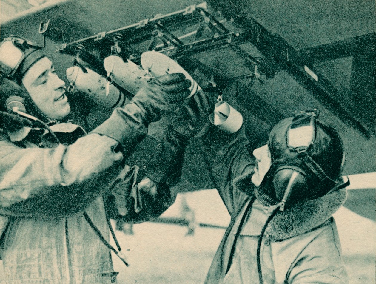 مراقب جوي يتلقى تدريب القصف ، 1940 بواسطة غير معروف