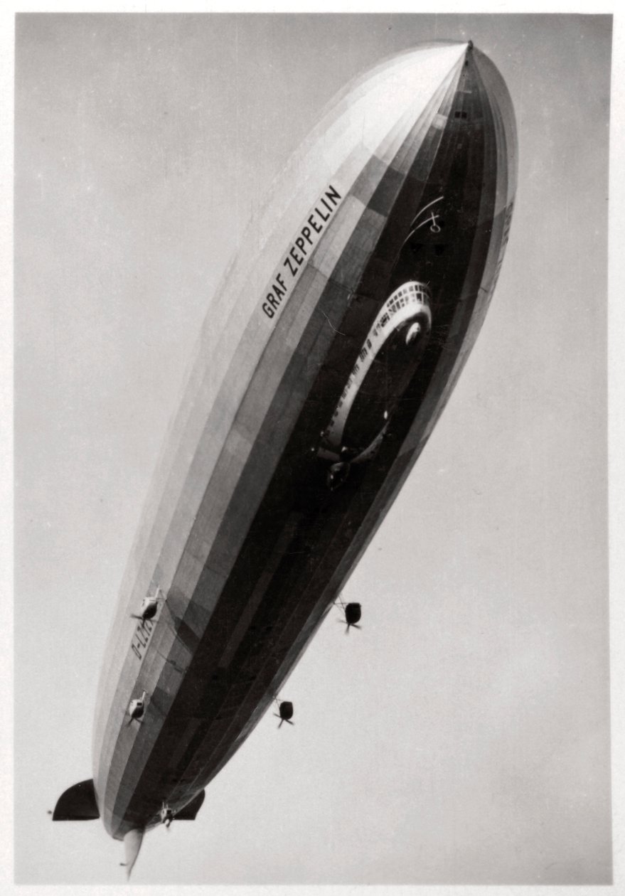 المنطاد LZ127 Graf Zeppelin ، من الأسفل ، 1933 بواسطة غير معروف