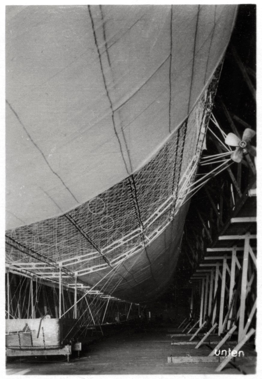 المنطاد LZ1 Graf Zeppelin قيد الإنشاء ، 1899 1933 بواسطة غير معروف