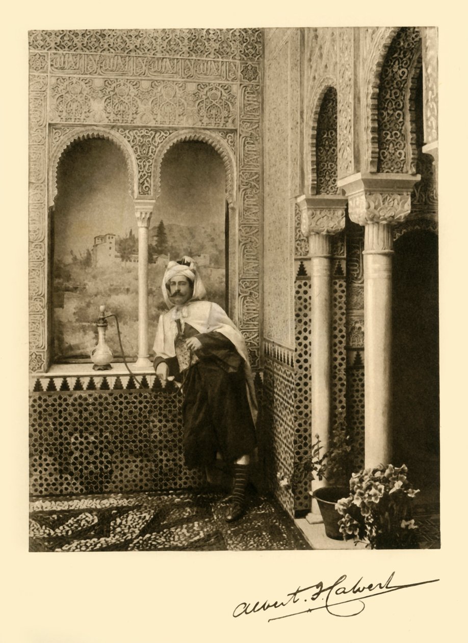 ألبرت فريدريك كالفيرت في قصر الحمراء ، غرناطة ، إسبانيا ، 1907. بواسطة غير معروف